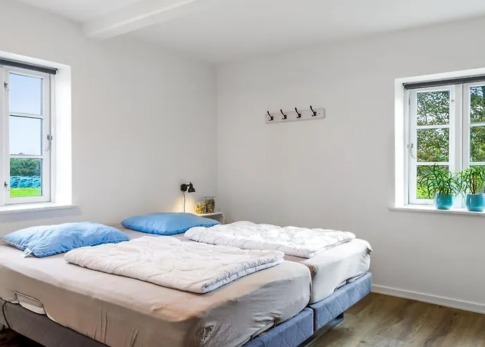 Vakantiehuis Dolfine - 15km From The Sea By Interhome