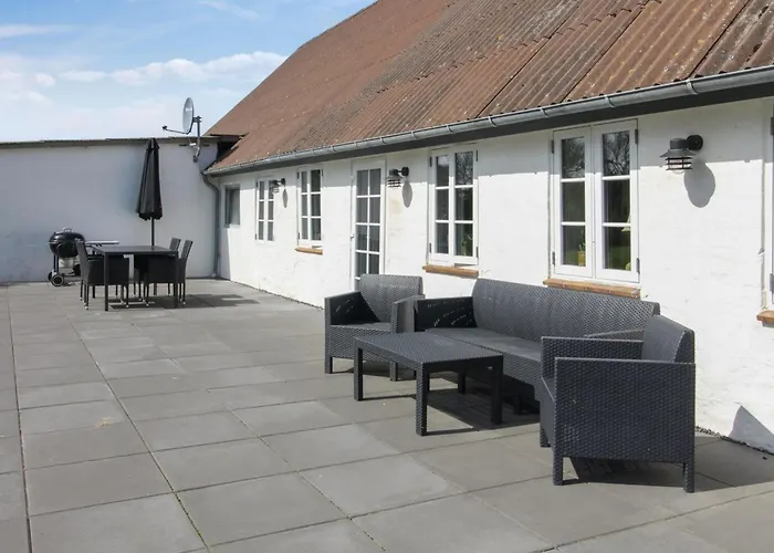 Vakantiehuis Dolfine - 15km From The Sea By Interhome