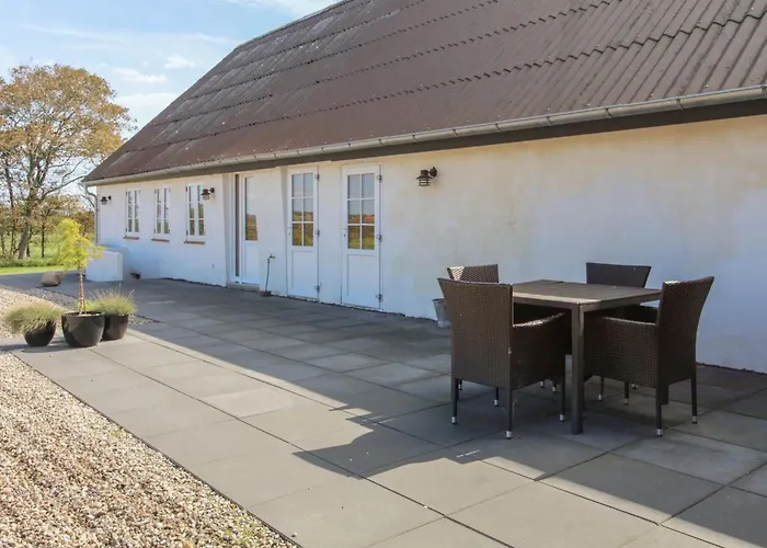 Dolfine - 15km From The Sea By Interhome Vakantiehuis *