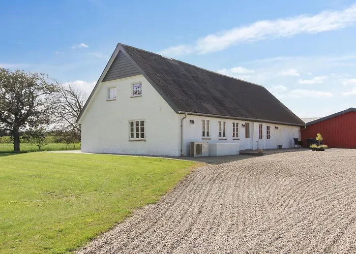 Dolfine - 15km From The Sea By Interhome Vakantiehuis *